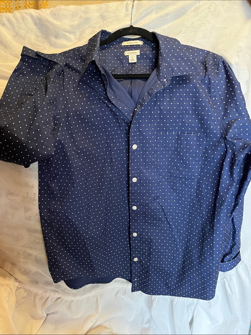 L.L. Bean Navy Blue Short-Sleeve Button-Down with White 22”PTP W Microdots